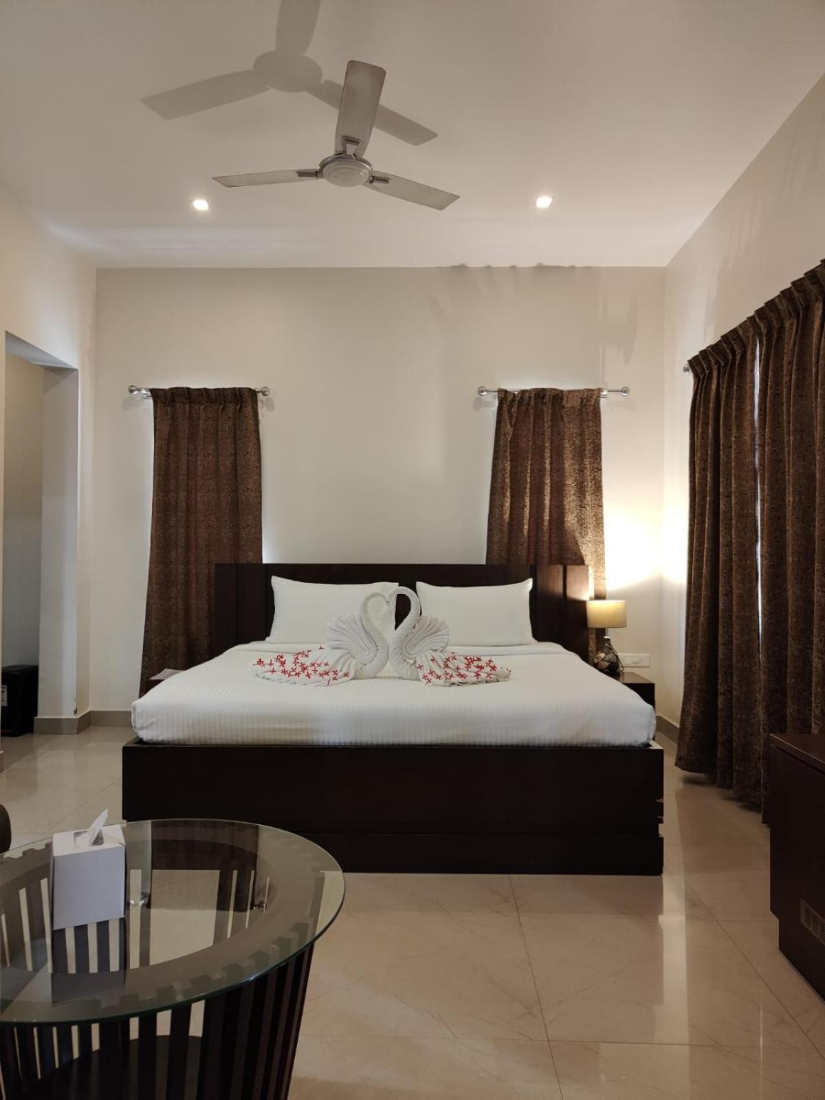 Aroma Ayur Heritage Mattanur ภายนอก รูปภาพ