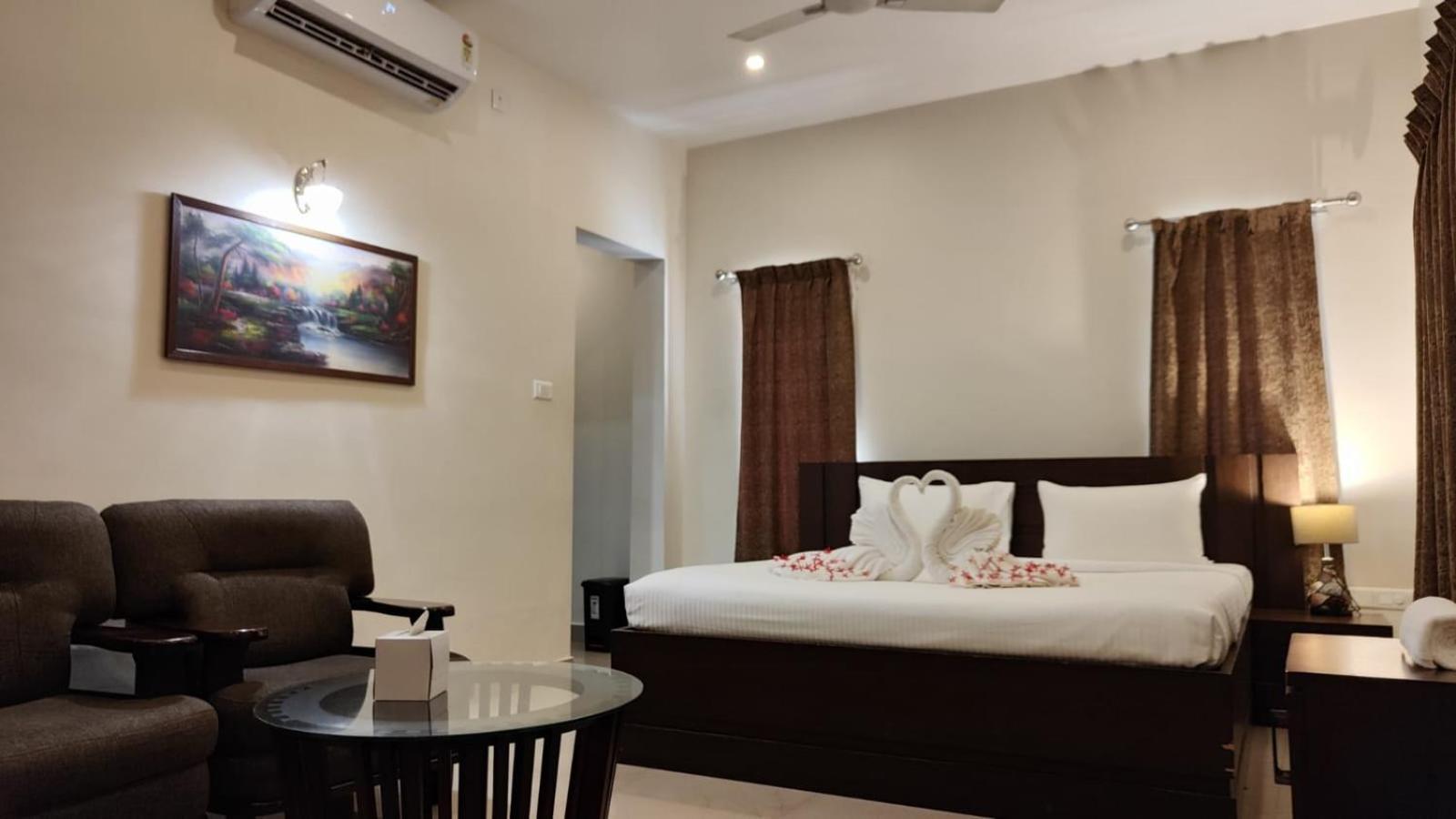 Aroma Ayur Heritage Mattanur ภายนอก รูปภาพ