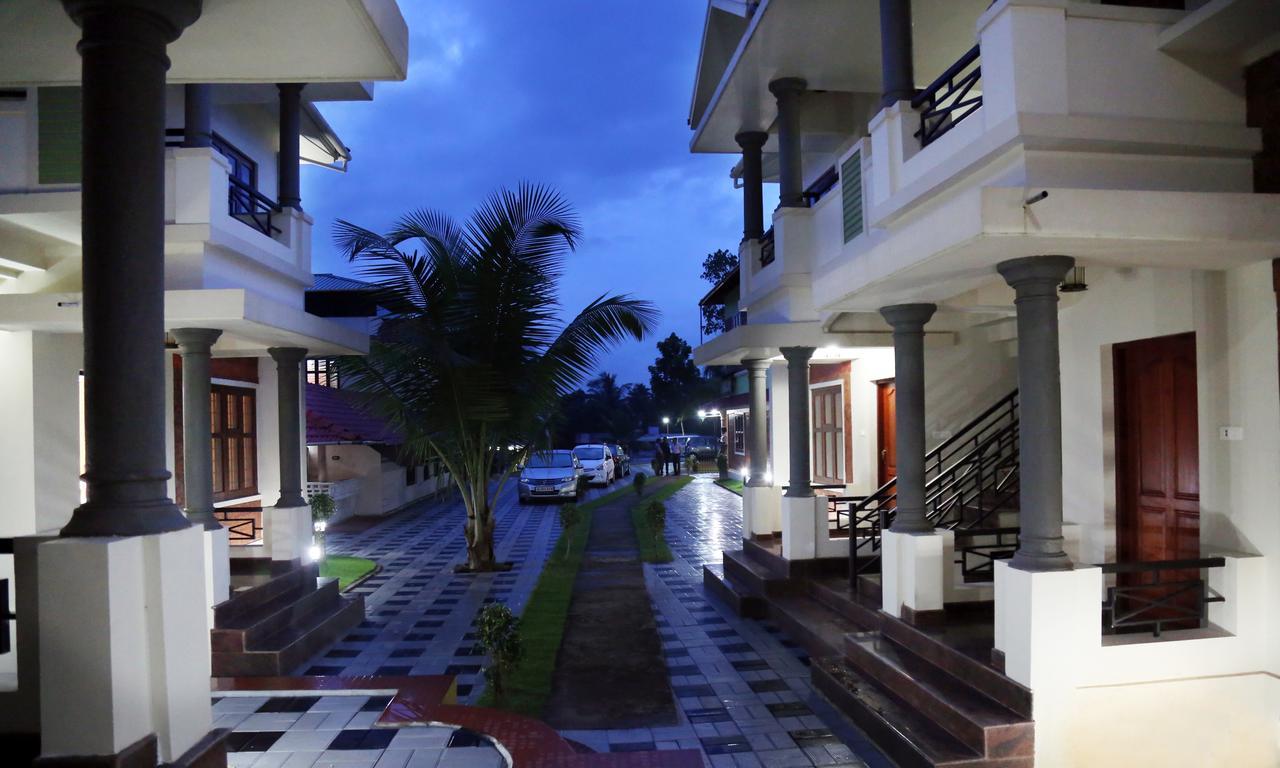 Aroma Ayur Heritage Mattanur ภายนอก รูปภาพ